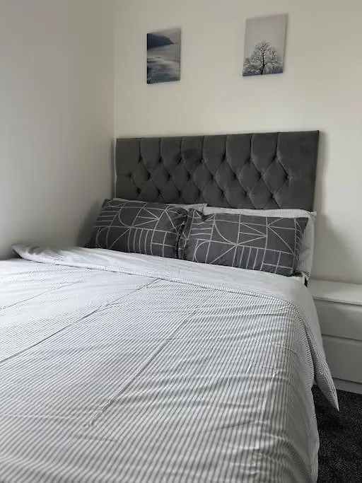 Modern 2 Bed 2 Bath Flat Close To Train Station Belvedere
