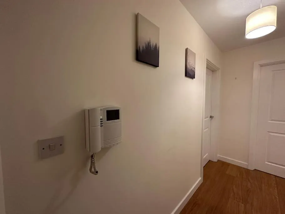Modern 2 Bed 2 Bath Flat Close To Train Station Belvedere
